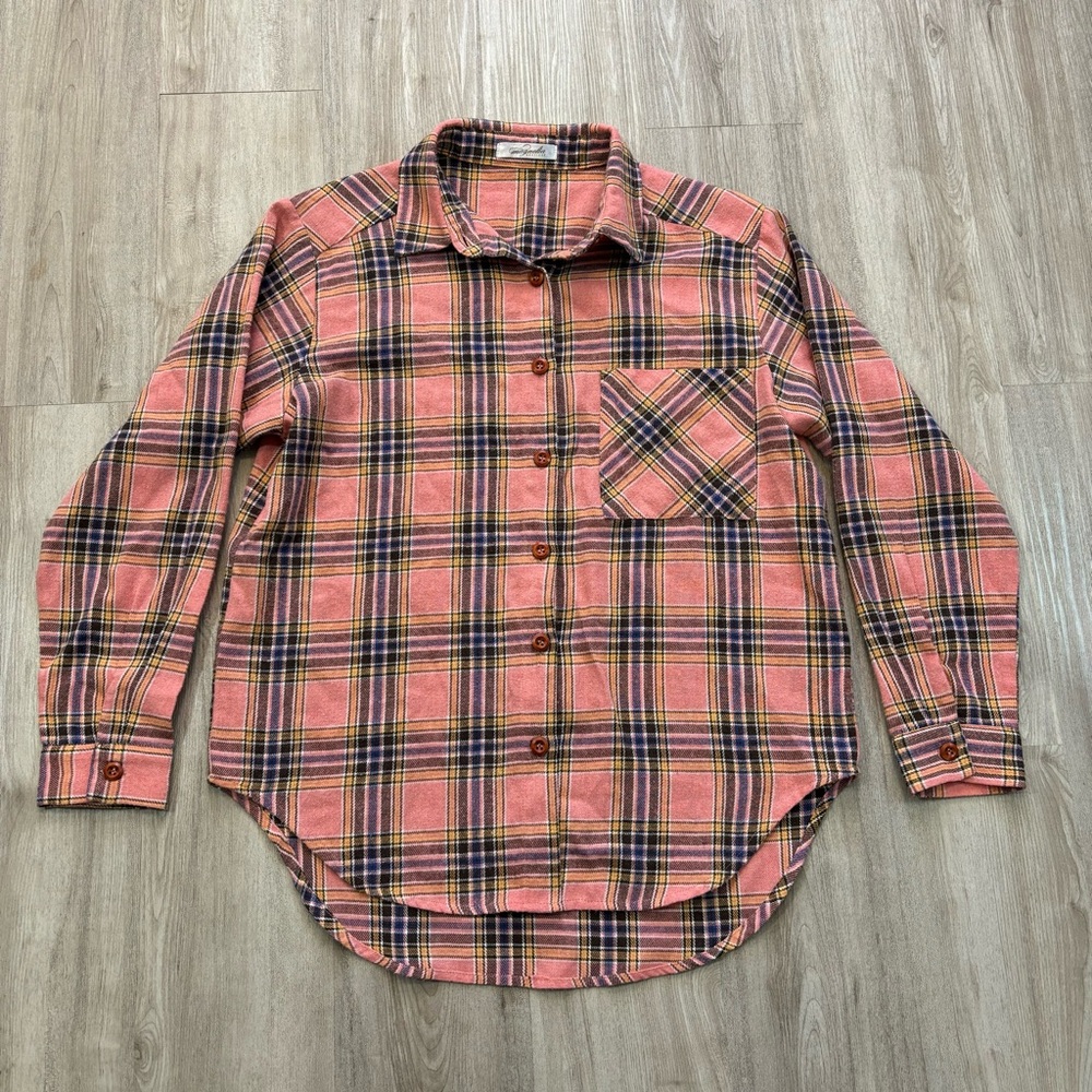 Magnolia Boutique Flannel Top Women's Size Small Coral Plaid Button Up Shirt‎
